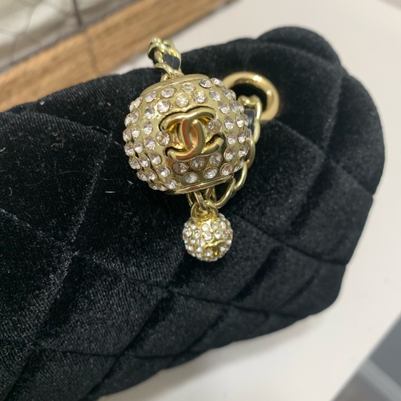 Velvet Black crossbody bag - Picture 9 of 11